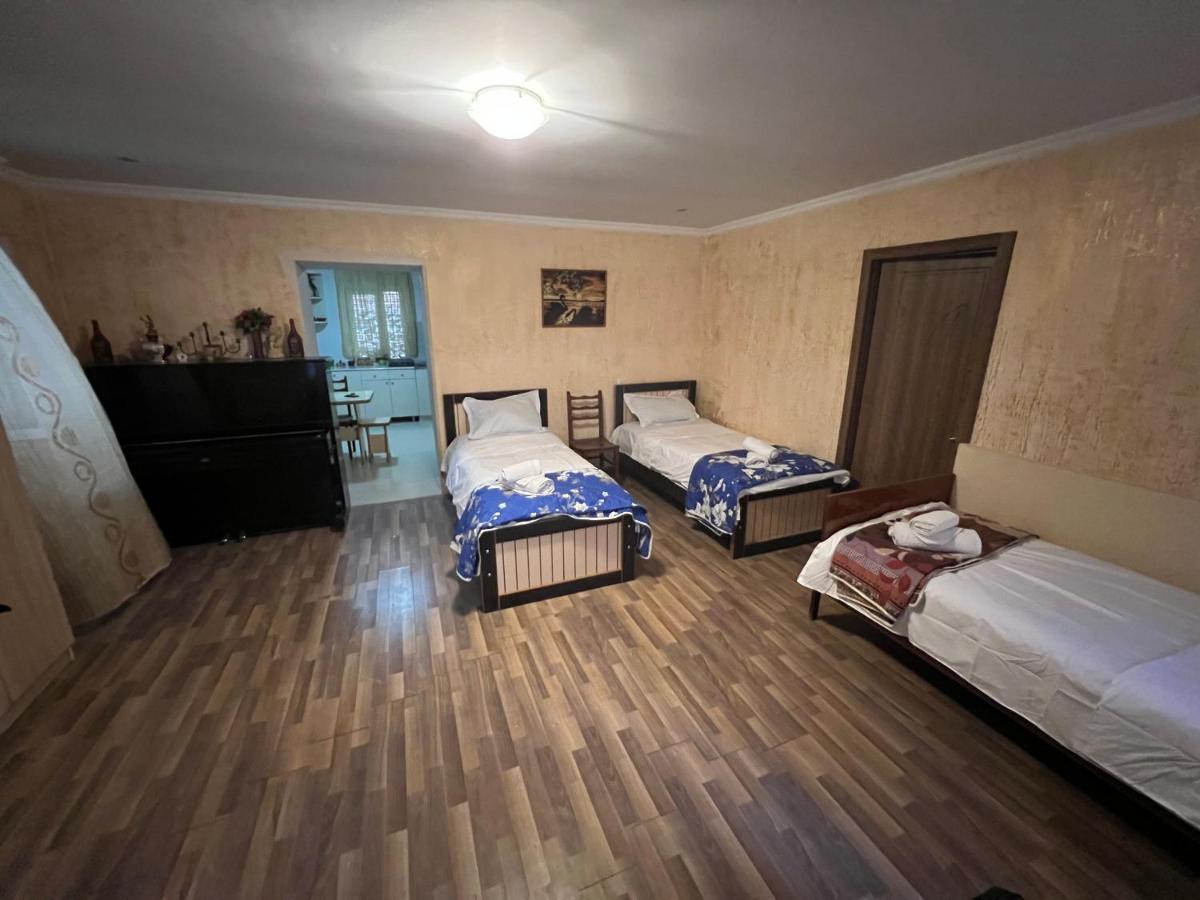 Cozy Apartment In The Centre Of Kutaiszi Kültér fotó