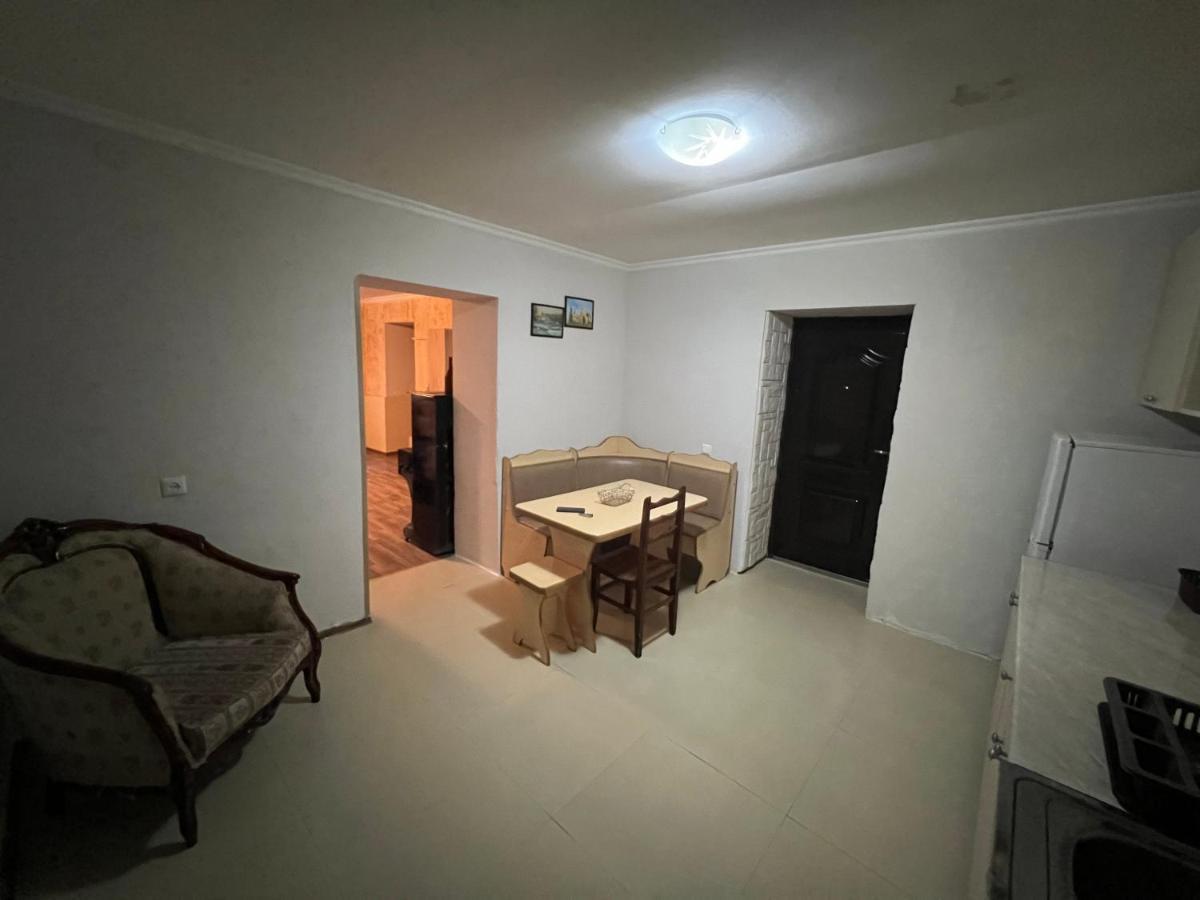 Cozy Apartment In The Centre Of Kutaiszi Kültér fotó