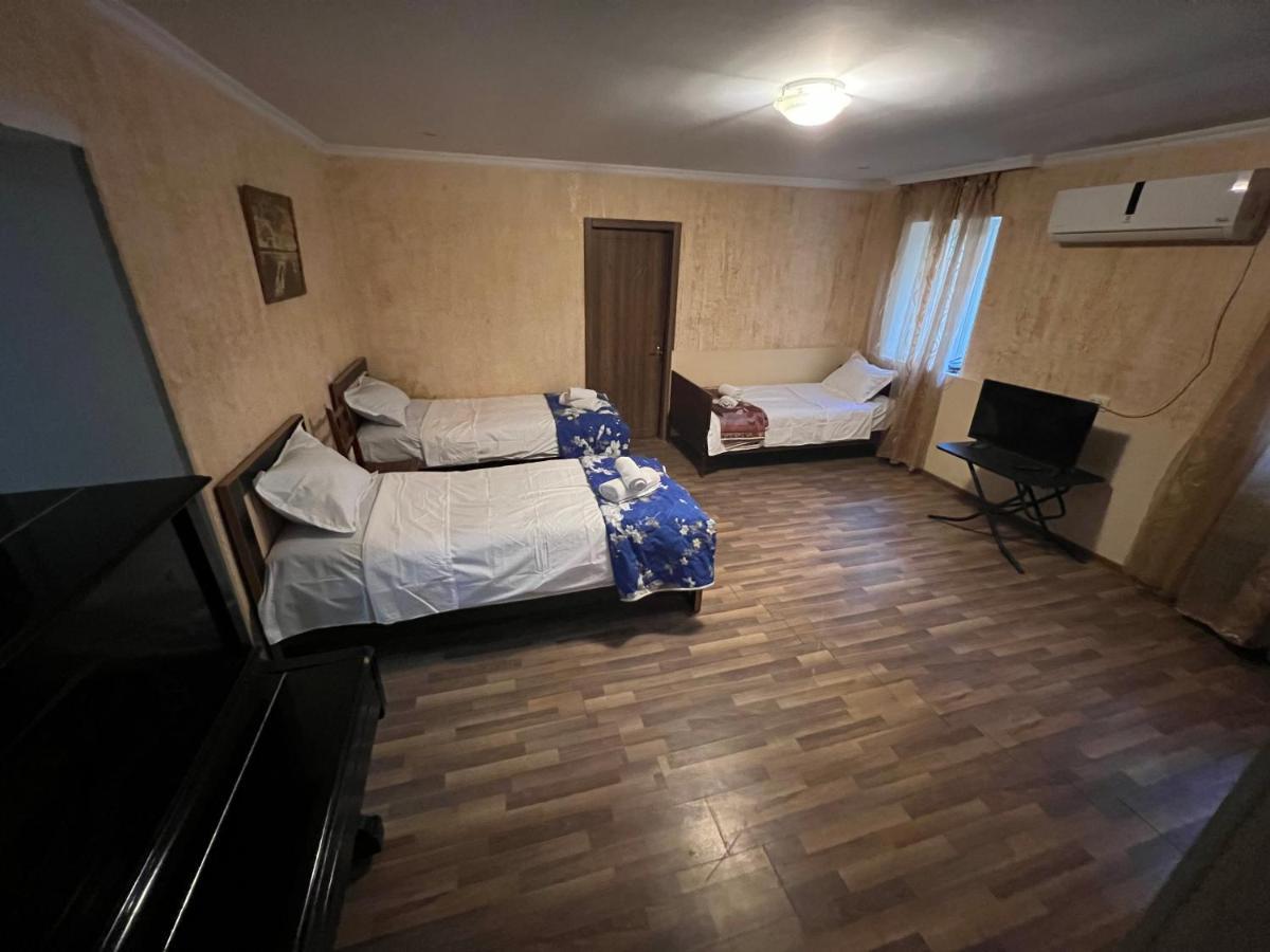 Cozy Apartment In The Centre Of Kutaiszi Kültér fotó